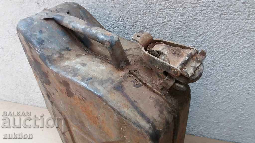 Auction METAL SOLID EXCELLENT FUEL TUBE 10 LITERS Auction METAL SOLID EXCELLENT FUEL TUBE 10 LITERS