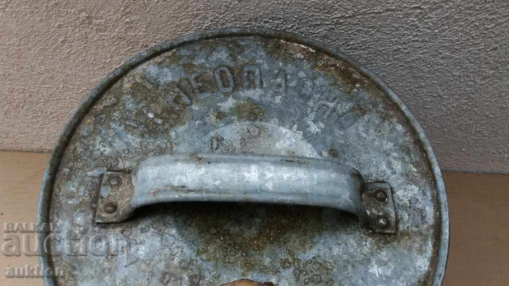 Auction  METAL TUBE FOR FUEL - EXCELLENT - 8 LITERS WITH STAPPED MARK