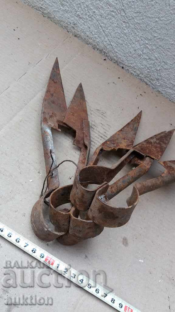 SET OF THREE PIECES 3 REVIVAL FORGED SCISSORS - 6