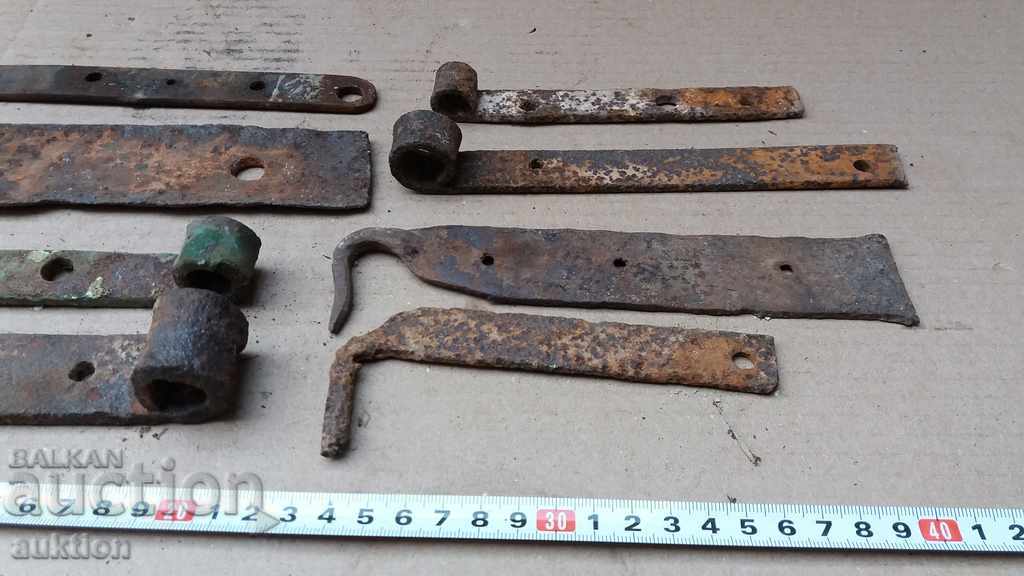 Auction REVIVAL LOT - HINGES AND LOCKINGS FOR GATES 8 PIECES Auction REVIVAL LOT - HINGES AND LOCKINGS FOR GATES 8 PIECES