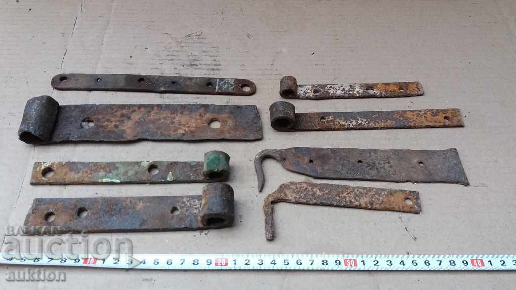REVIVAL LOT - HINGES AND LOCKINGS FOR GATES 8 PIECES - 7 REVIVAL LOT - HINGES AND LOCKINGS FOR GATES 8 PIECES - 7