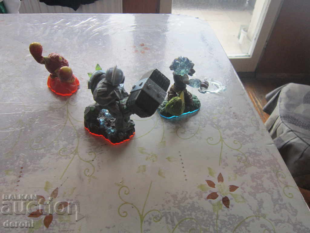 Toys toy Activision 2012 figurine figurines 3 with price 10.00 BGN | € 5.11