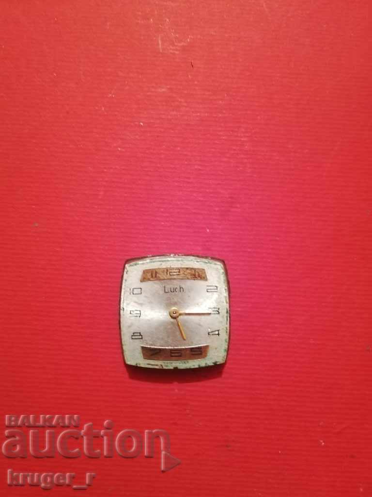 Машинка от дамски часовник ЛУЧ с цена 2.00 лв. | € 1.02 Машинка от дамски часовник ЛУЧ с цена 2.00 лв. | € 1.02