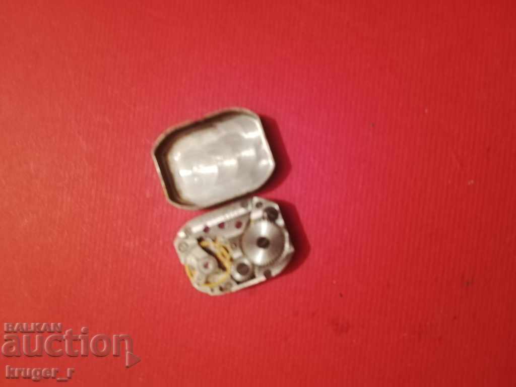 Доставка на Машинка от дамски часовник ЛУЧ.