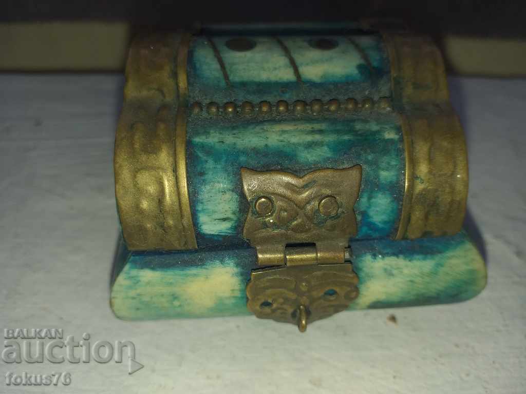 Licitație CUTIE OASE ȘI ALAMON Licitație CUTIE OASE ȘI ALAMON