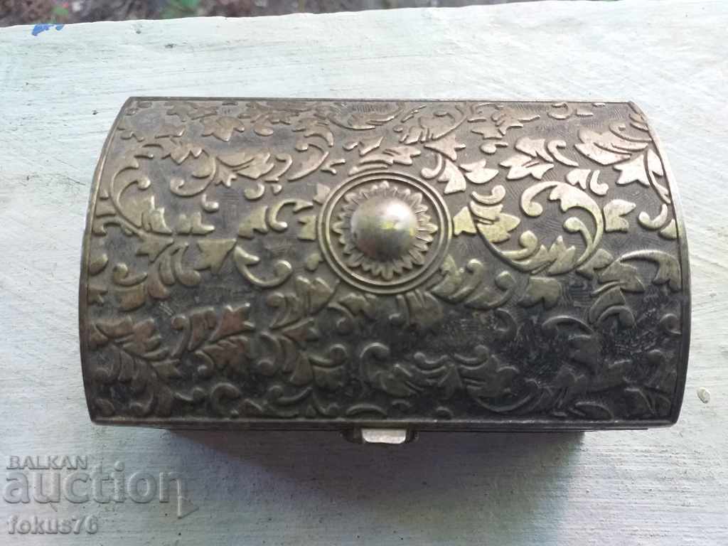 BOX with price 39.00 BGN | € 19.94 BOX with price 39.00 BGN | € 19.94