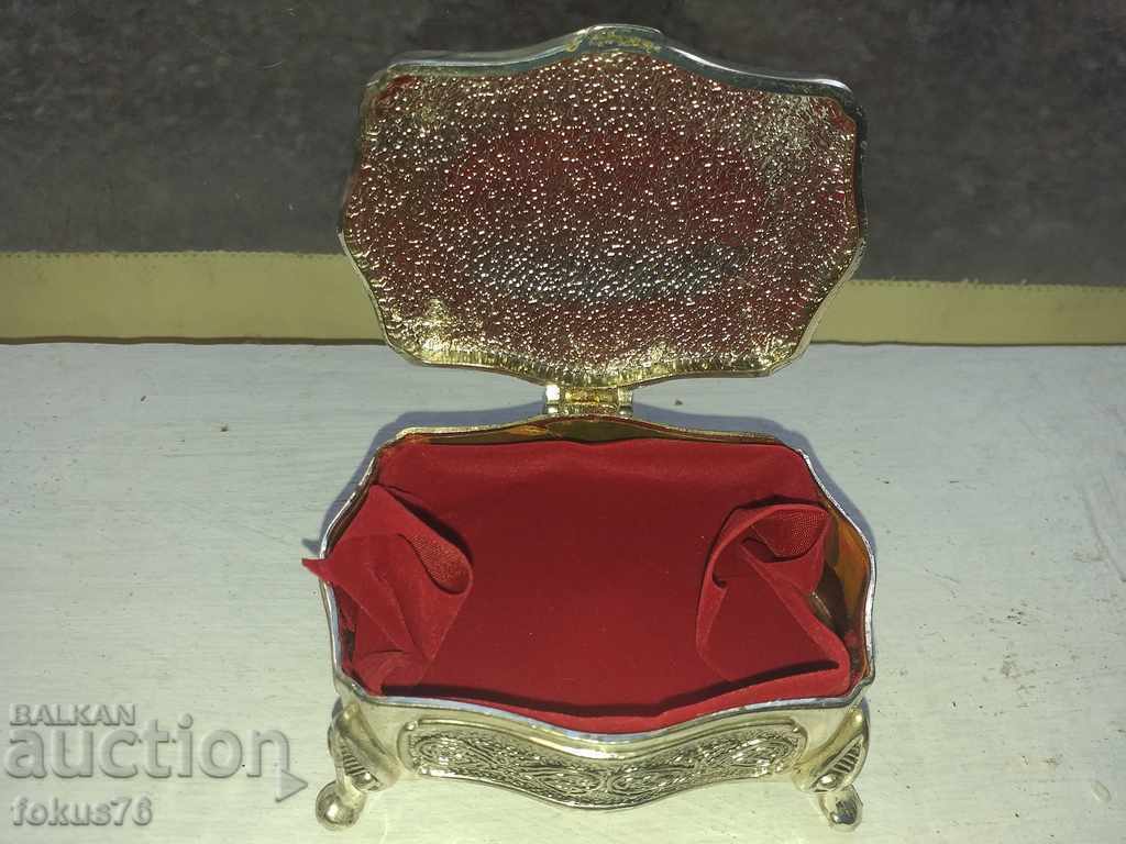 ΜΕΤΑΛΛΙΚΟ ΚΟΥΤΙ ΓΙΑ ΚΟΣΜΗΜΑΤΑ με τιμή 44.00 BGN | € 22.50 ΜΕΤΑΛΛΙΚΟ ΚΟΥΤΙ ΓΙΑ ΚΟΣΜΗΜΑΤΑ με τιμή 44.00 BGN | € 22.50