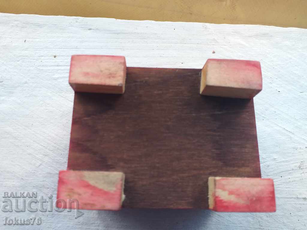 Auction  SMALL BOX FOR EXPENSIVE GIFT BEAUTY