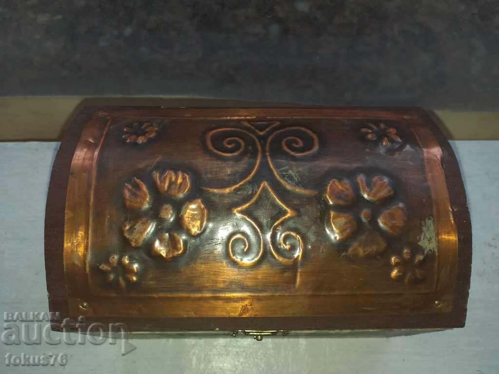 OLD ANTIQUE BOX WITH HARDWARE FOR EXPENSIVE GIFT WITH MIRROR