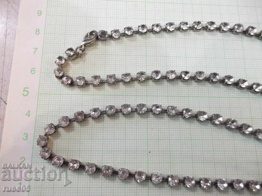 Гердан с бели камъни с цена 5.00 лв. | € 2.56 Гердан с бели камъни с цена 5.00 лв. | € 2.56