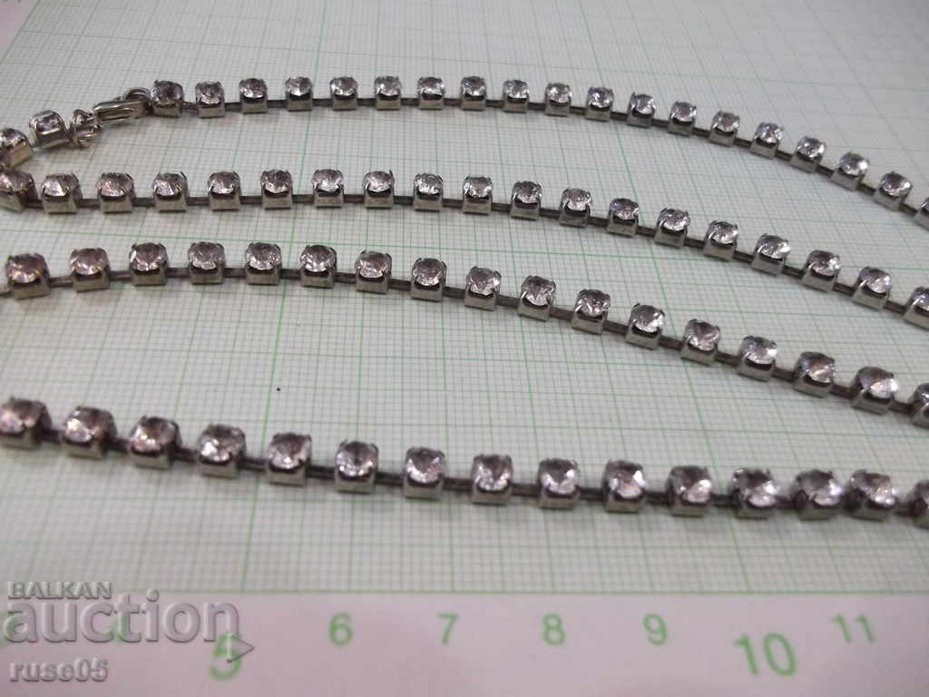 Доставка на Гердан с бели камъни Доставка на Гердан с бели камъни