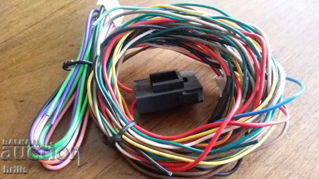 Licitație UNELE CABLURI CU PRIZE PENTRU CEVA ÎN MAȘINĂ Licitație UNELE CABLURI CU PRIZE PENTRU CEVA ÎN MAȘINĂ