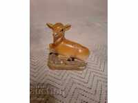 Figurină veche din porțelan, căprioară