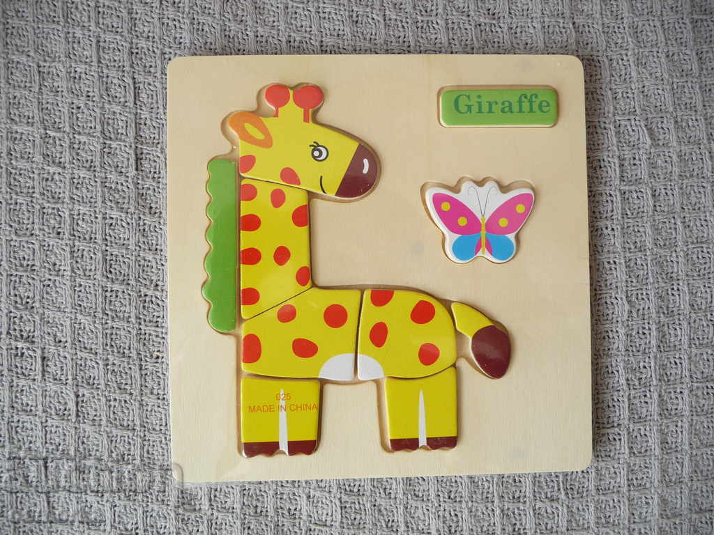 Wooden puzzle giraffe for the smallest toy Africa long neck