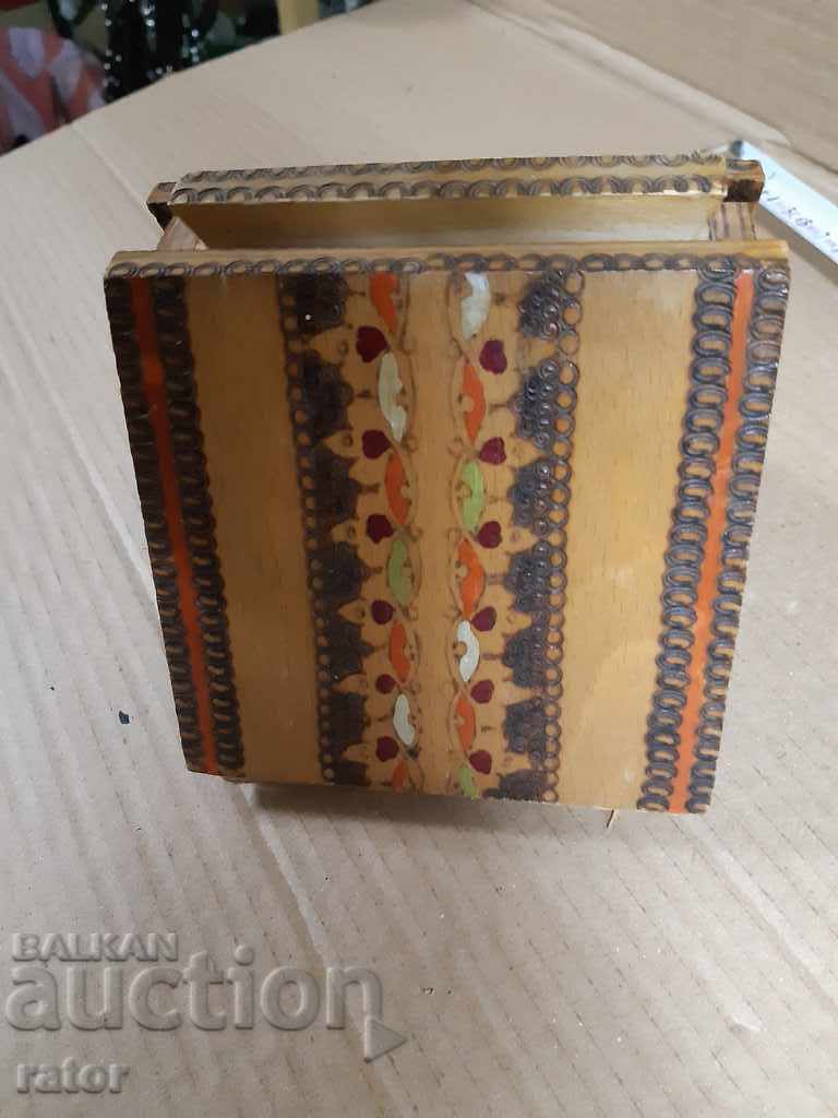 Old wooden cigarette case, tobacco box, cigarette box with price 9.99 BGN | € 5.11 Old wooden cigarette case, tobacco box, cigarette box with price 9.99 BGN | € 5.11