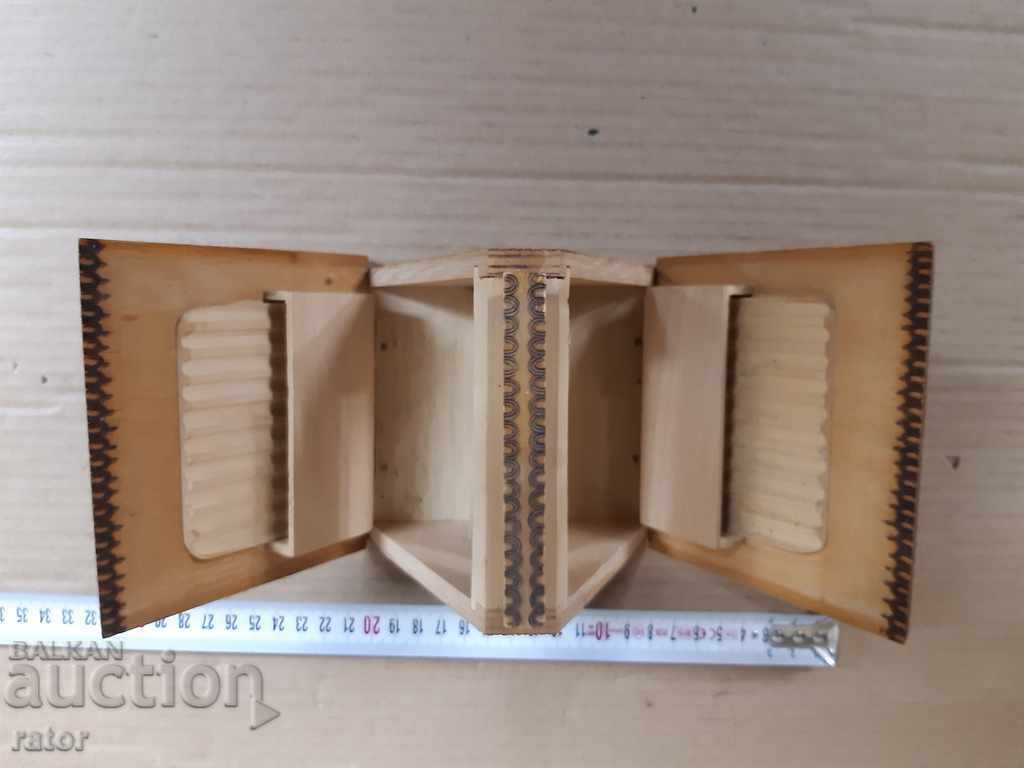 Delivery of Old wooden cigarette case, tobacco box, cigarette box Delivery of Old wooden cigarette case, tobacco box, cigarette box