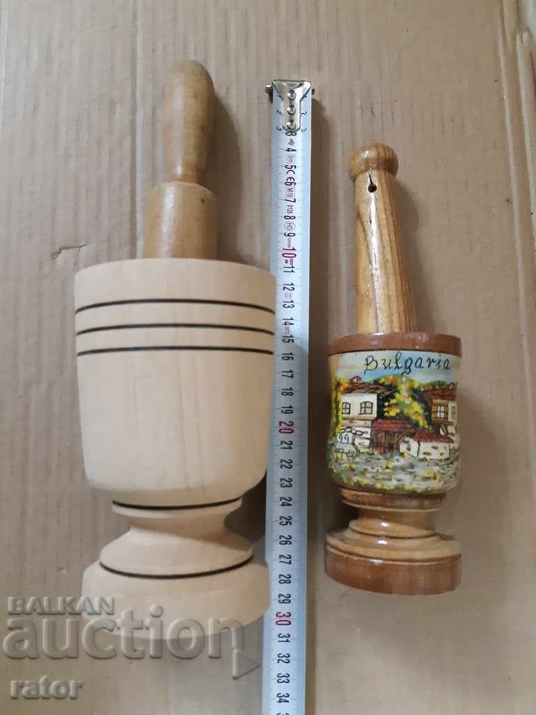 Mojar vechi din lemn - 2 bucăți, mojar, pistil cu preț € 4.99 | 9.76 BGN Mojar vechi din lemn - 2 bucăți, mojar, pistil cu preț € 4.99 | 9.76 BGN