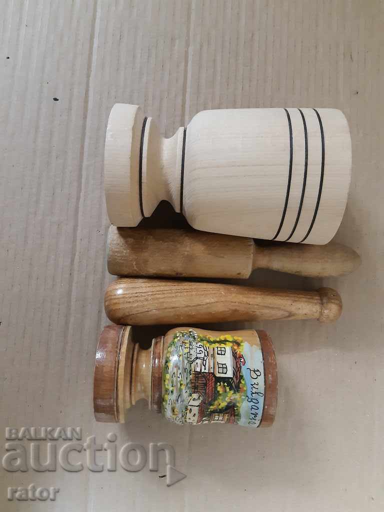 Licitație Mojar vechi din lemn - 2 bucăți, mojar, pistil Licitație Mojar vechi din lemn - 2 bucăți, mojar, pistil