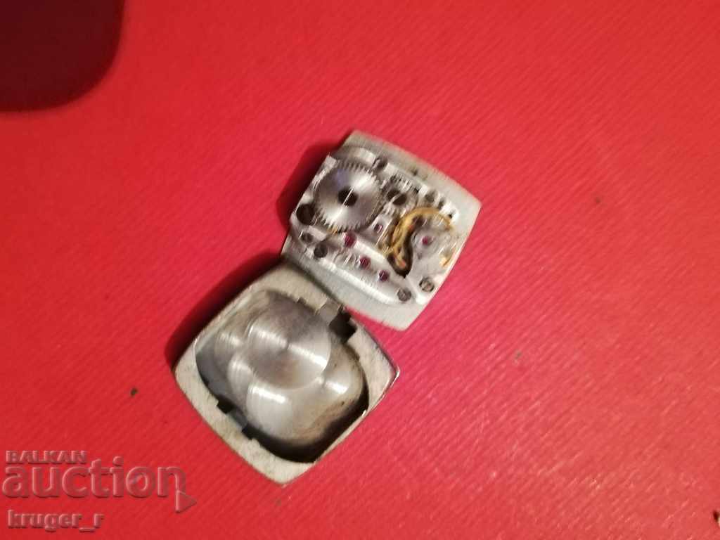 Доставка на Машинка от дамски часовник ЛУЧ