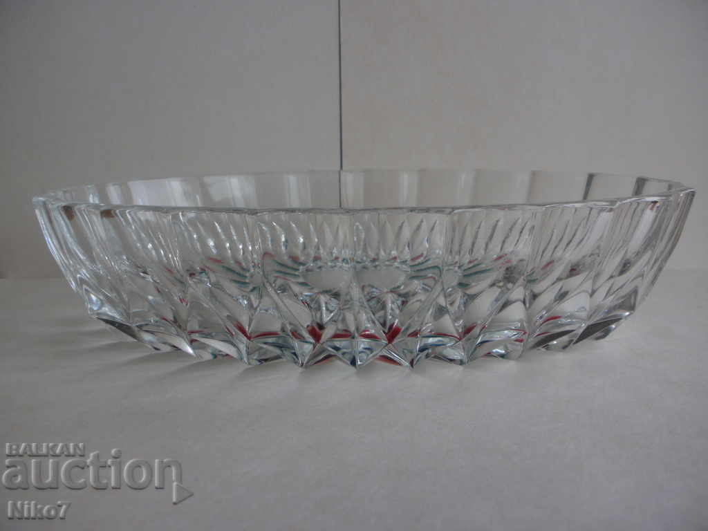 Delivery of Beautiful German crystal bowl from 1991 - QUELLE ESSEN. Delivery of Beautiful German crystal bowl from 1991 - QUELLE ESSEN.