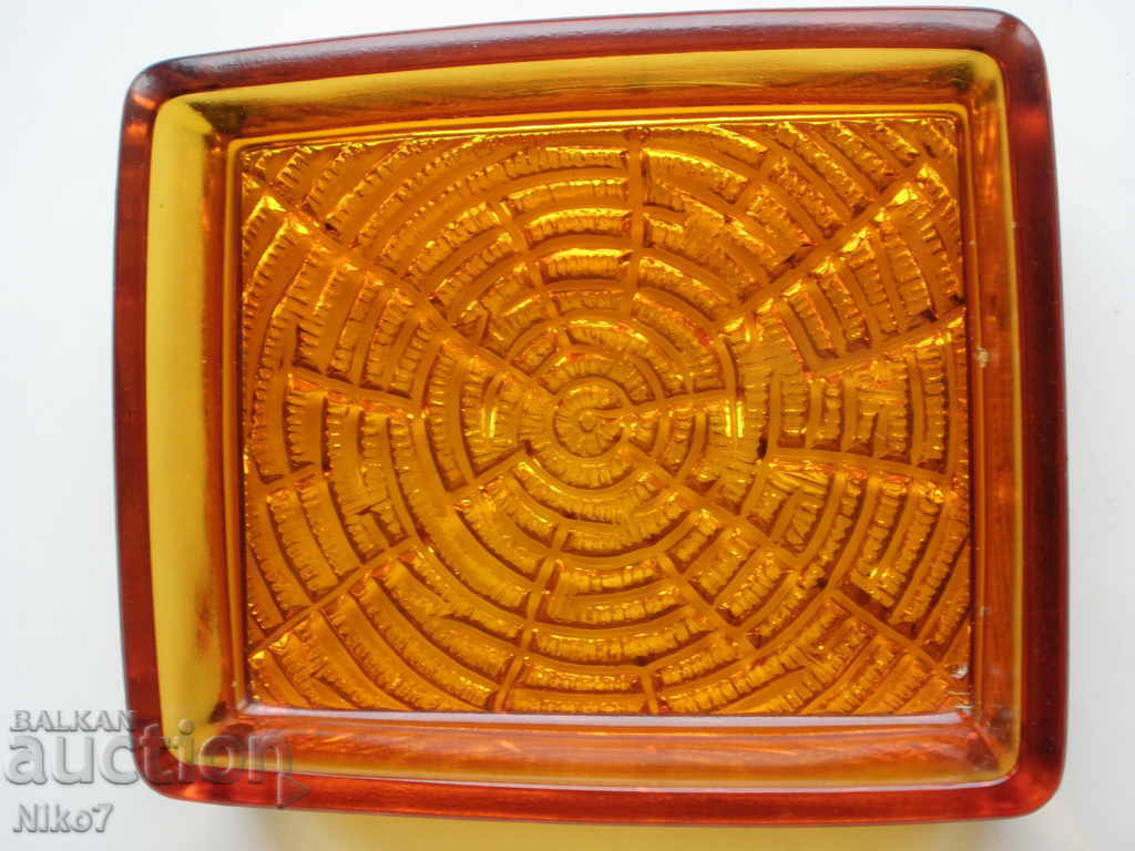 Delivery of Set of beautiful glass ashtrays "OBERGLAS" -Austria. Delivery of Set of beautiful glass ashtrays "OBERGLAS" -Austria.