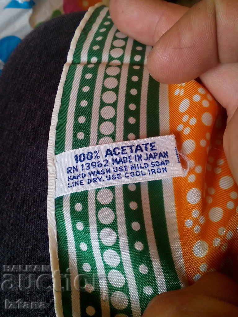 Delivery of Old head scarf Delivery of Old head scarf