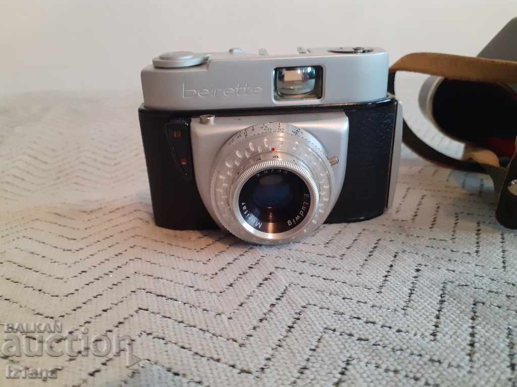 Old Beirette camera with price 30.00 BGN | € 15.34 Old Beirette camera with price 30.00 BGN | € 15.34