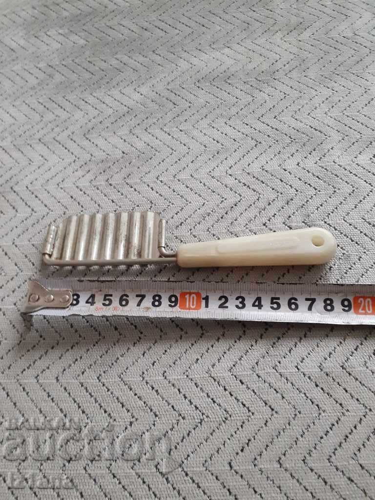 Licitație Cuțit vechi ondulat