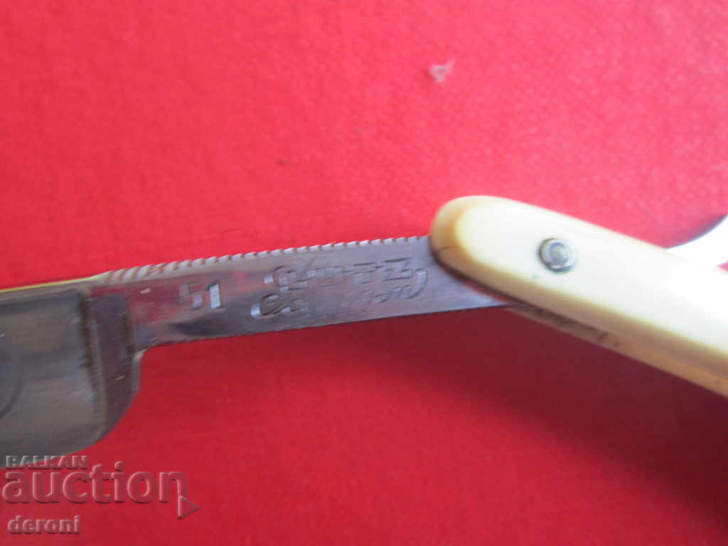 Unique razor Lutz Solingen engravings gilding with price 120.00 BGN | € 61.36 Unique razor Lutz Solingen engravings gilding with price 120.00 BGN | € 61.36