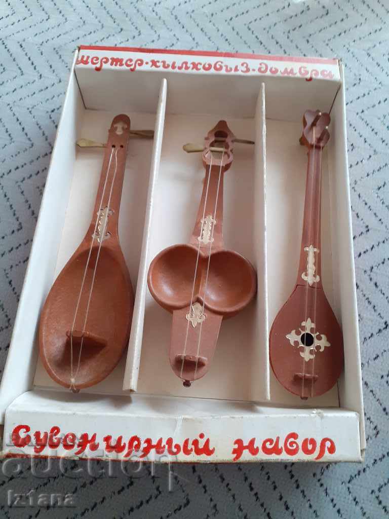 Delivery of Old Russian wooden souvenirs, souvenir