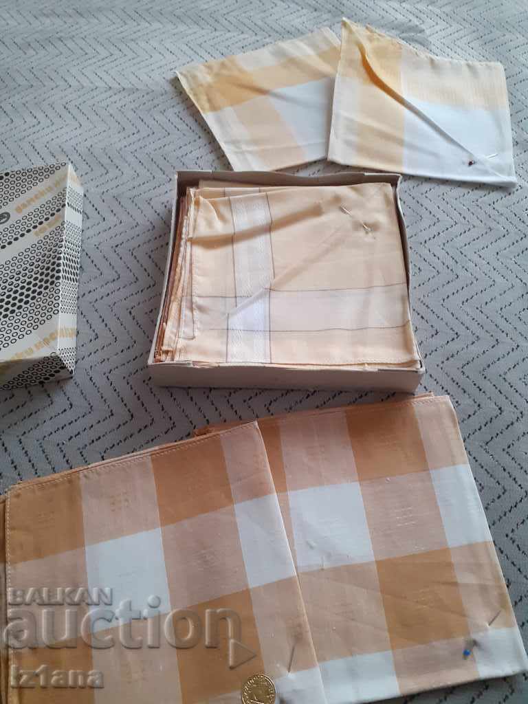 Delivery of Old ladies' handkerchiefs Clover Delivery of Old ladies' handkerchiefs Clover