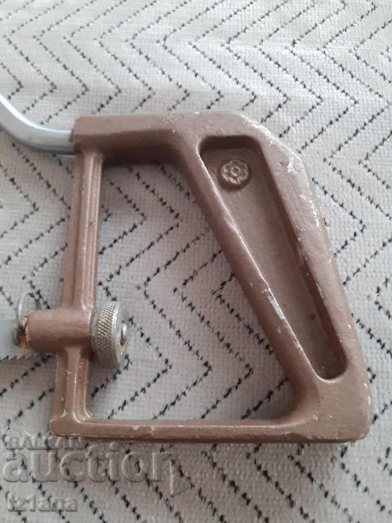 Delivery of Old Russian Saw Delivery of Old Russian Saw