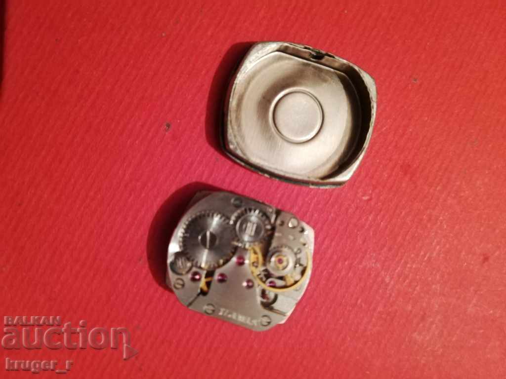 Доставка на Машинка от дамски часовник ЗАРЯ.