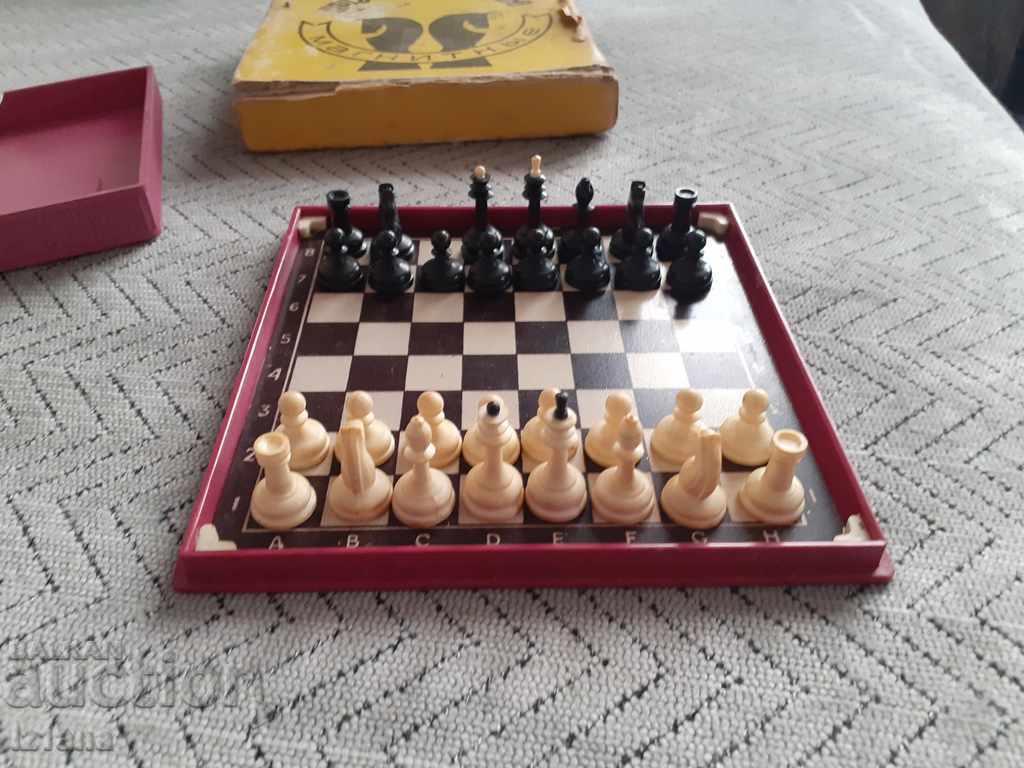 Auction Old magnetic chess Auction Old magnetic chess