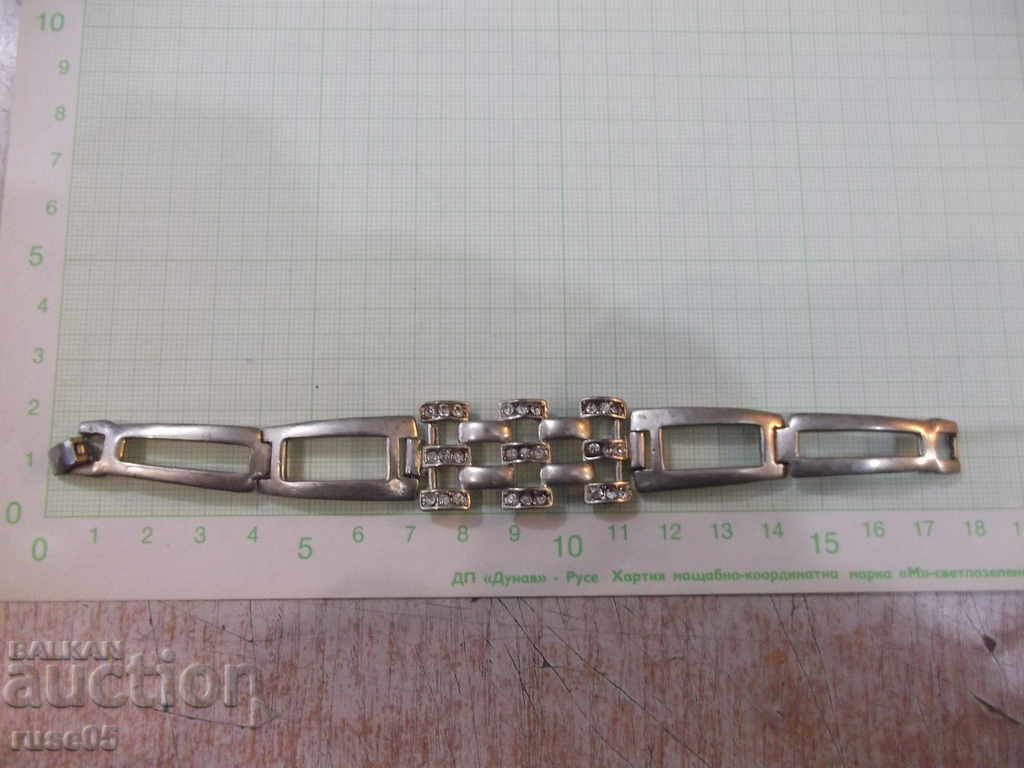 Auction Five-sector bracelet with inlaid stones imitation jewelry Auction Five-sector bracelet with inlaid stones imitation jewelry