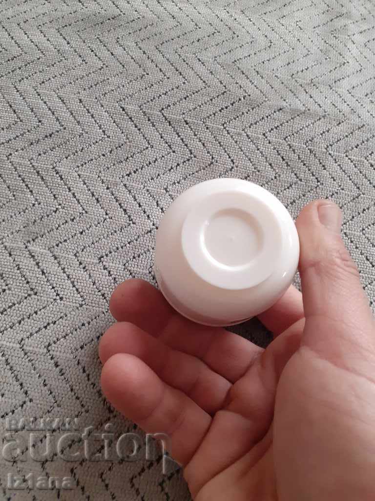 Auction Old Laven cream Auction Old Laven cream