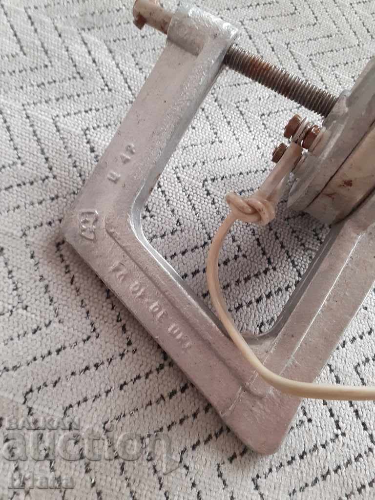 Old warm tire clamp with price 32.00 BGN | € 16.36 Old warm tire clamp with price 32.00 BGN | € 16.36