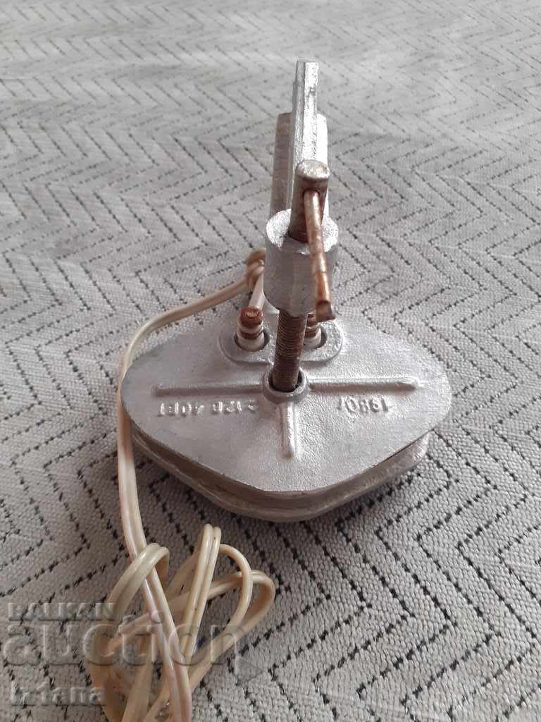 Auction Old warm tire clamp Auction Old warm tire clamp