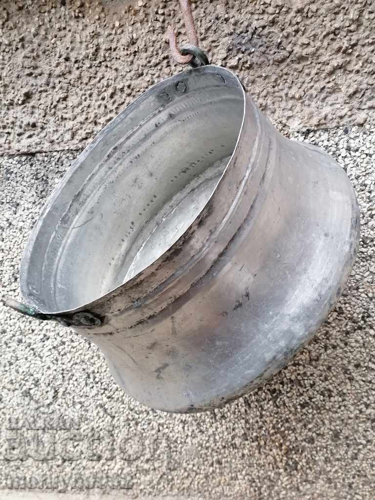 Tinned cauldron, copper coin, copper coin, copper vessel Tinned cauldron, copper coin, copper coin, copper vessel