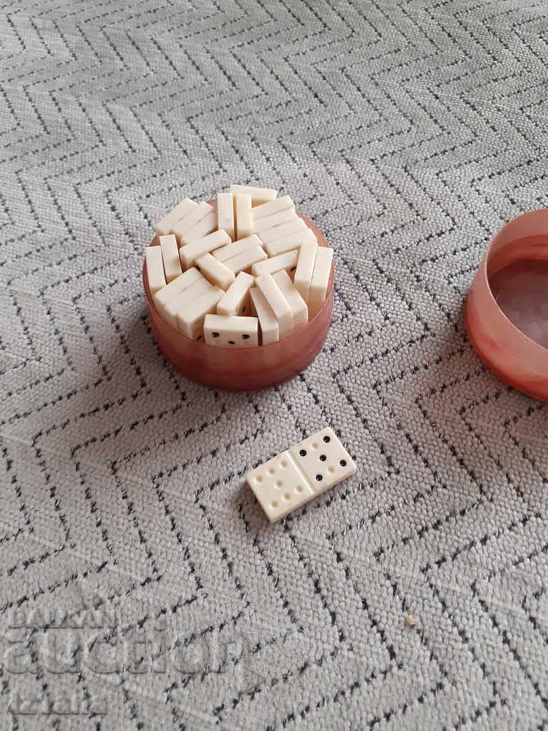 Auction Old domino Auction Old domino