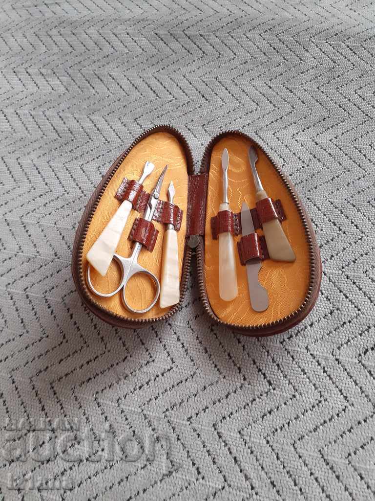 Auction Old ladies nurse Auction Old ladies nurse