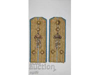 Royal epaulettes 54