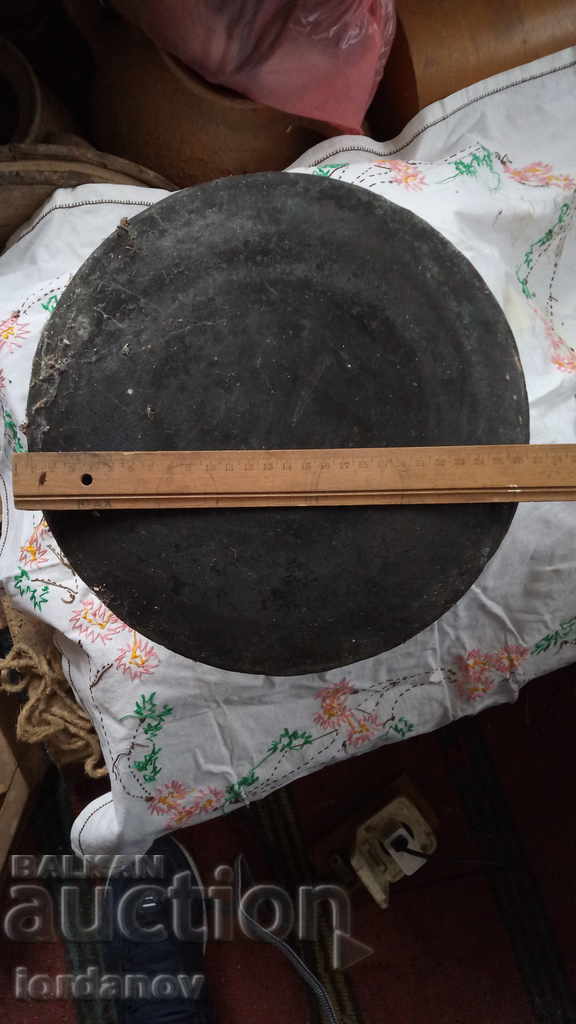 Старо, автентично, бакърено котле. с цена 45.00 лв. | € 23.01 Старо, автентично, бакърено котле. с цена 45.00 лв. | € 23.01