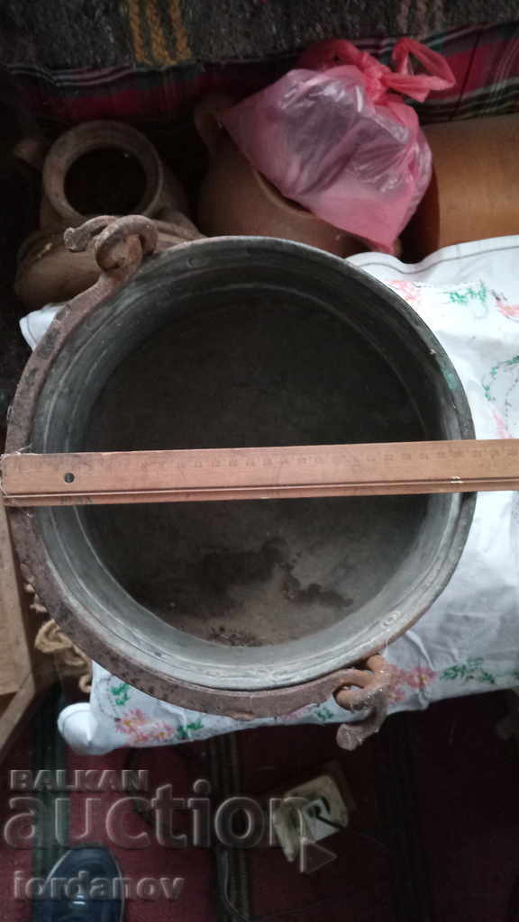 Доставка на Старо, автентично, бакърено котле. Доставка на Старо, автентично, бакърено котле.