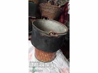 Παλιό, αυθεντικό, χάλκινο καζάνι