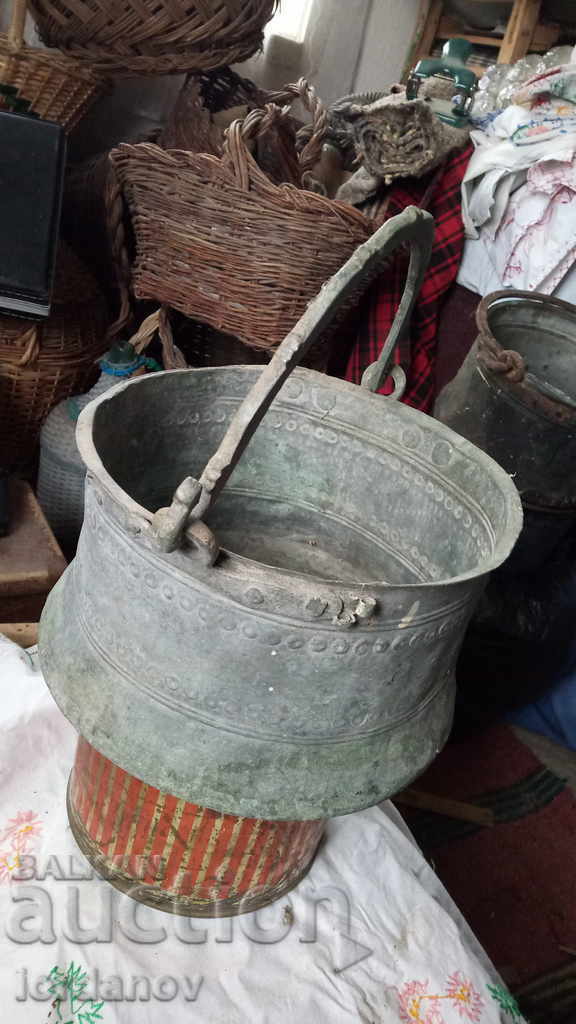 Старо,, бакърено котле. с цена 47.00 лв. | € 24.03 Старо,, бакърено котле. с цена 47.00 лв. | € 24.03