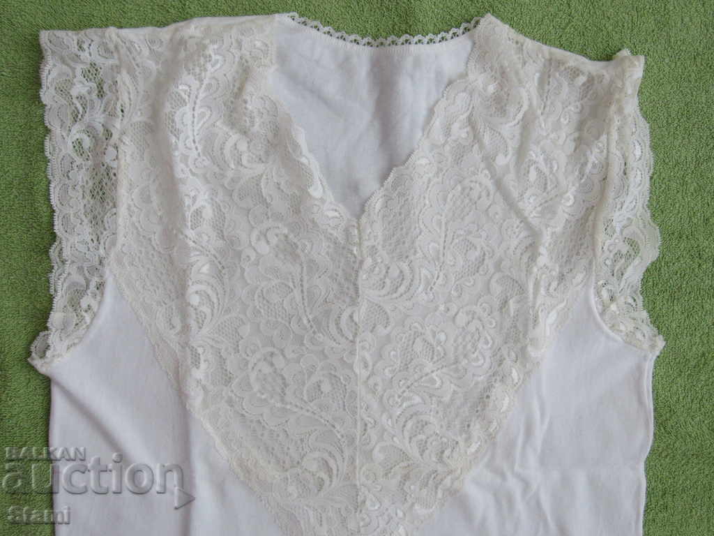 White women's sleeveless corsage with exquisite lace, new, size M with price 14.00 BGN | € 7.16 White women's sleeveless corsage with exquisite lace, new, size M with price 14.00 BGN | € 7.16