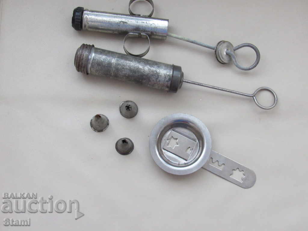Confectionery syringe from the time of the soc - 2 pieces with price 14.00 BGN | € 7.16 Confectionery syringe from the time of the soc - 2 pieces with price 14.00 BGN | € 7.16
