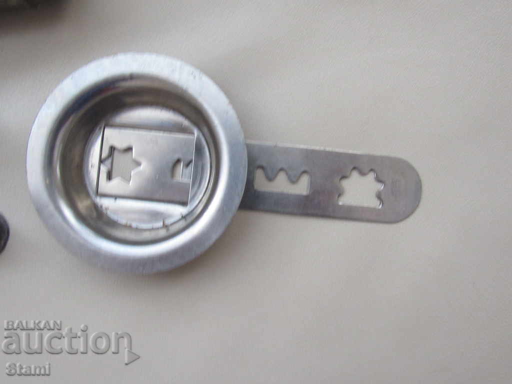 Auction Confectionery syringe from the time of the soc - 2 pieces Auction Confectionery syringe from the time of the soc - 2 pieces