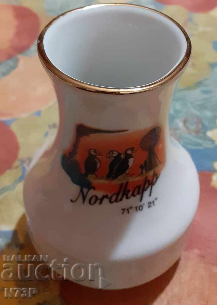 Auction PORCELAIN VASE. NORWAY. Auction PORCELAIN VASE. NORWAY.